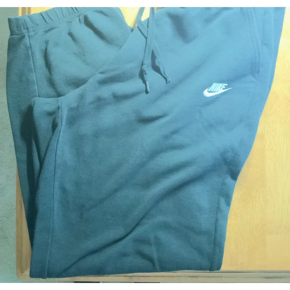 Ladies black size large Nike sweatpants